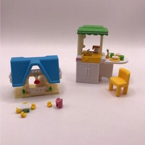 Set of 2 Miniverse little tikes.